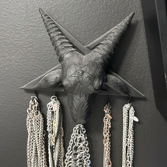 Goat Head Black Baphomet Wall Key Holder hanger NWT - Picture 1 of 3